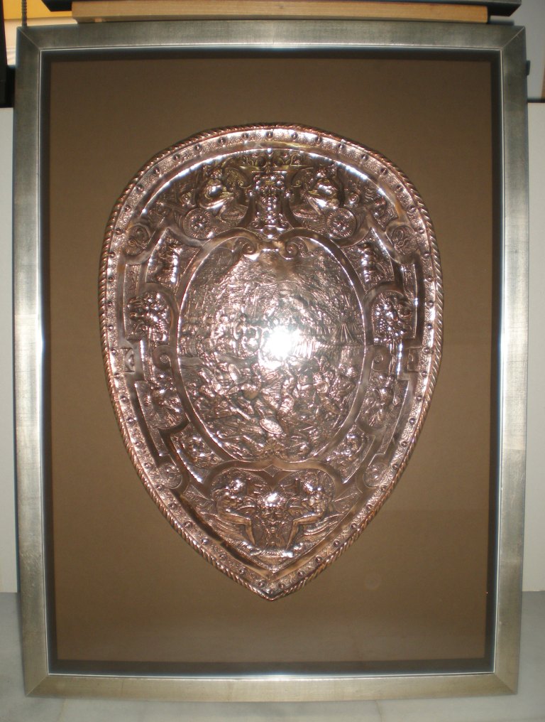 Enmarcación de escudo de cobre